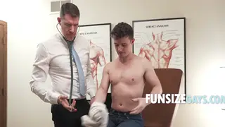 Twink Seduces Uniformed Doctor During Check-Up
