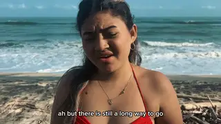 Lost Beach Wanderer Hooks Up With Tour Guide on the Sand