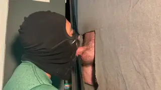Muscular Hunk Takes a Blowjob and Shoots Fast