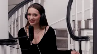 Brunette Auditions Raw Passion in Unscripted Casting