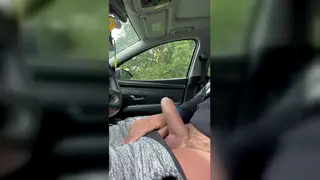 Amateur Cruiser Pleasures a Mature Daddy in a Parked Car