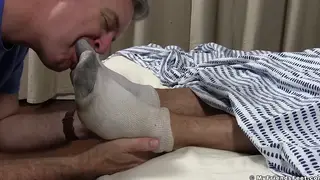 Muscular Hunk Gets His Toes Sucked Before a Blowjob