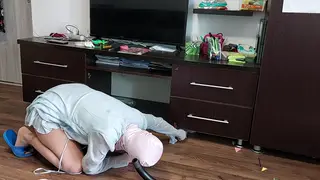 Curvy Latina Wife Teases Hairy Pussy Before Sucking Husband