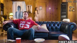 Stepdaughter Takes Creampie in Quick Home Encounter