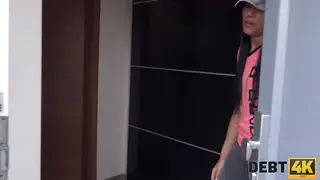 Brunette Teen Gives a POV Blowjob for Cash in a Homemade Clip