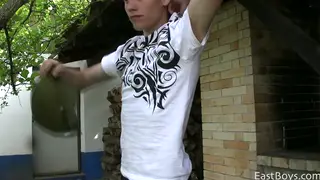 European Twink Fingers Himself Outdoors on Webcam