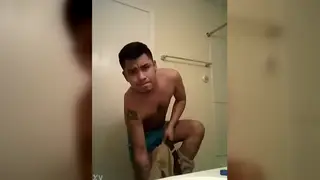 Solo Guy Strokes Quickly in Short Amateur Clip