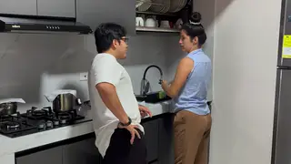 Stepsister Offers Her Ass in the Kitchen During a Holiday