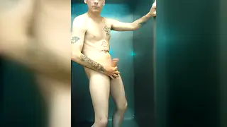 Solo Guy Shows Off His Ass While Jerking Off