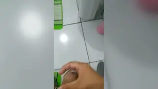 Guy Reaches Climax During Bathroom Solo Session