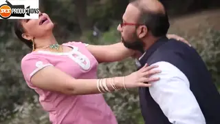 Mature Indian MILF Takes Anal in Homemade Clip