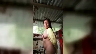 Curvy Latina Shows Off Voluptuous Body in Hotel Bath