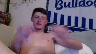 Muscular Twink Shows Off Oral Skills on Cam
