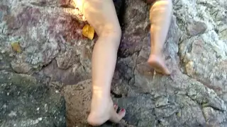Curvy Indian MILF Flaunts Her Ass Outdoors for Strangers