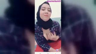 Mature Asian Woman Performs Solo Holiday Webcam Show