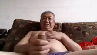 Asian Cam Model Streams a Private Show