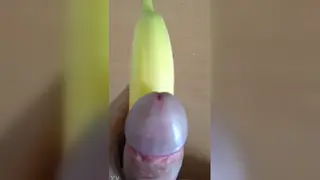 Amateur Guy Tests the Camera Solo in a Homemade Clip