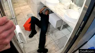 Handyman Trades His Tool for an Interracial Blowjob
