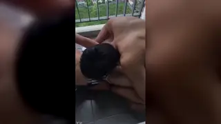 Slim Guy Enjoys a Quick Oral Session