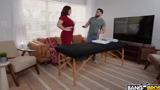 Curvy Roommate Sucks and Rides in Steamy Encounter