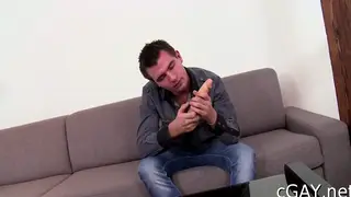 Muscular Hunks Swap Blowjobs and Bareback Creampie