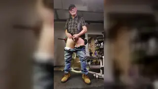 Handyman Enjoys a Giant Plug During a Webcam Massage