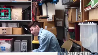 Teen Gets Fingered and Sucked Before a Sticky Facial