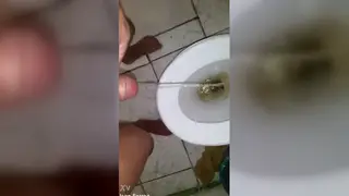 Guy Lets Stream Flow in Quick Piss Clip