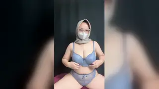 Curvy Asian Teen Flashes Her Body in a Bikini