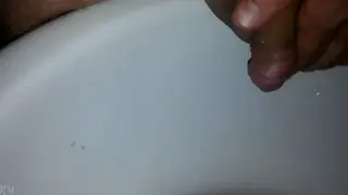 Amateur Guy Explores Piss Play in Solo Fantasy