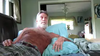 Hairy Latino Daddy Shows Off Feet and Beard in Solo