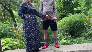 Curvy Mature BBW Enjoys Outdoor Pissing Debut
