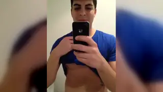 Amateur Guy Records a Quick Solo Session in a Homemade Clip