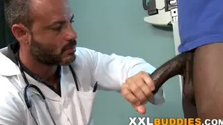 Muscular Guy Takes a Ride and Finishes Strong