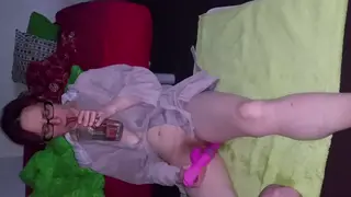 European MILF Masturbates on Floor Before Oral Finish