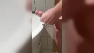 Muscular European Stud Gets Handjob on Cam