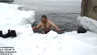 Solo Swimmer Takes Massive Dildo Deep on Public Beach