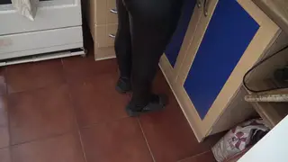 Stepson Watches His Stepmom Piss From a Hairy Mature Pussy