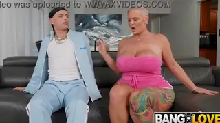 Blonde Curvy Milf Enjoys Slow Pussy Licking Delight