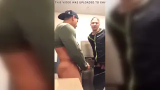 Muscular Hunk Services Friend at Gloryhole
