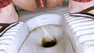 Curvy Indian Woman Squirts and Pisses in the Bathroom