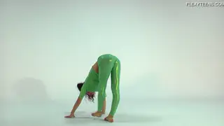 Flexible Teen Gymnast Displays Extreme Gape