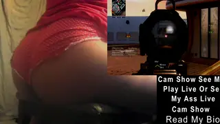 Curvy Gamer Shows Off Voluptuous Ass in POV