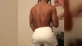 Muscular Teen Shows Off Physique and Twerks on Webcam