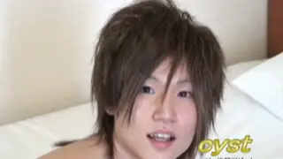 Japanese Amateur Milks a Cumshot with His Hand