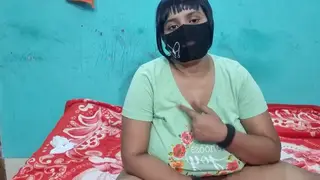 Curvy Indian Solo Teases Her Voluptuous Body On Camera