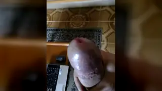 Amateur Handjob Delivers Slow Teasing Pleasure