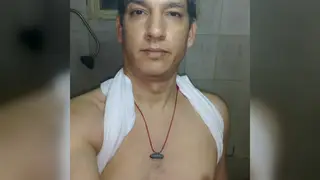Solo Amateur Shows Off In Intense Home Clip