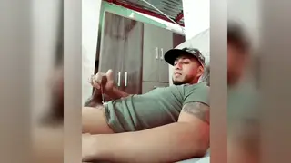 Solo Guy Jerks Quickly to Cumshot in Under a Minute