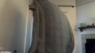 Amateur Guy Flaunts His Big Ass in a Quick Solo Clip